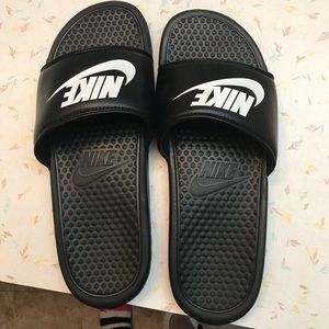 Men’s Nike Slides Like New!